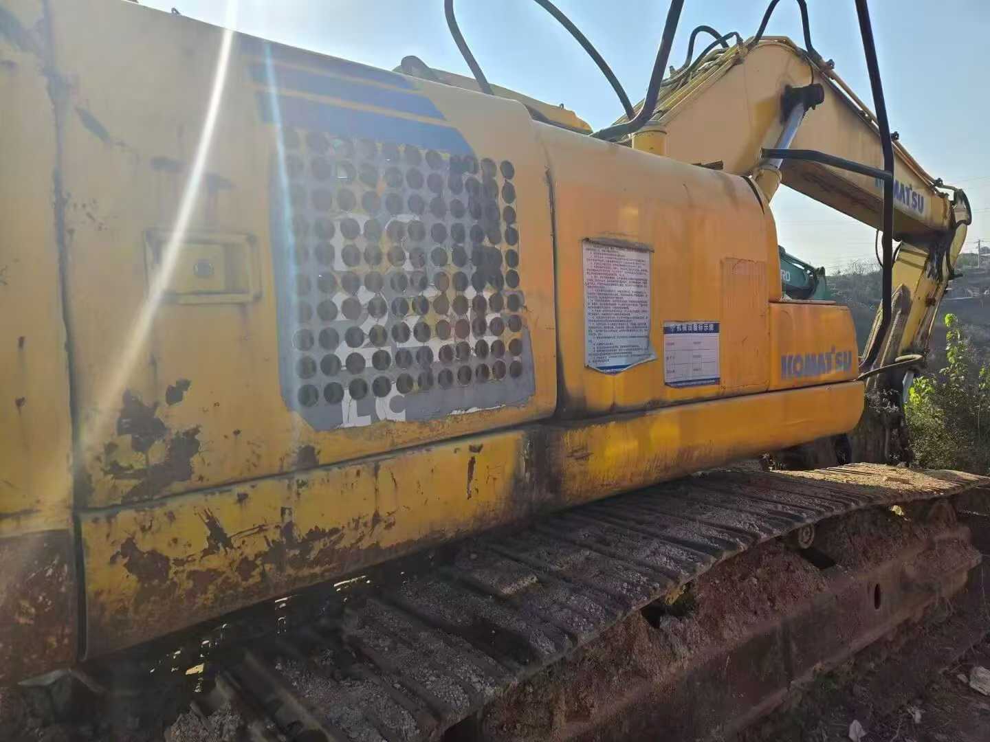 Used Komatsu PC220-8 Excavator 2016 Model / 8