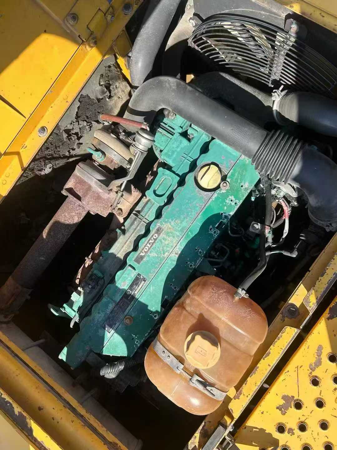 Used Volvo EC210B Excavator 2016 Model / 5