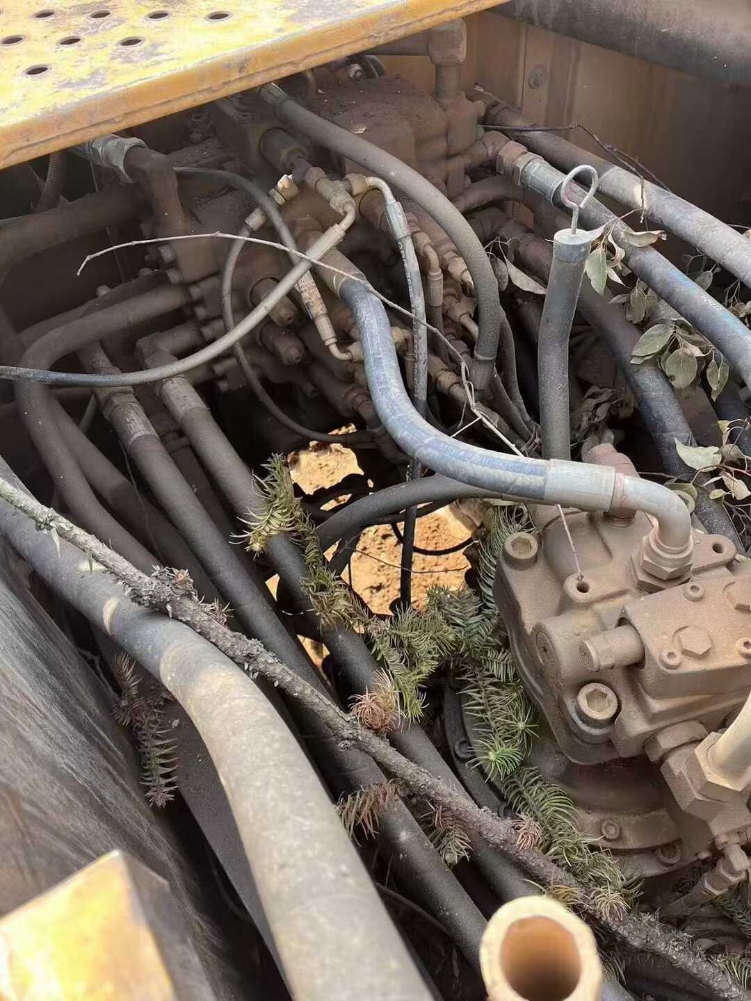 Used Volvo EC200 Excavator 2012 Model / 5