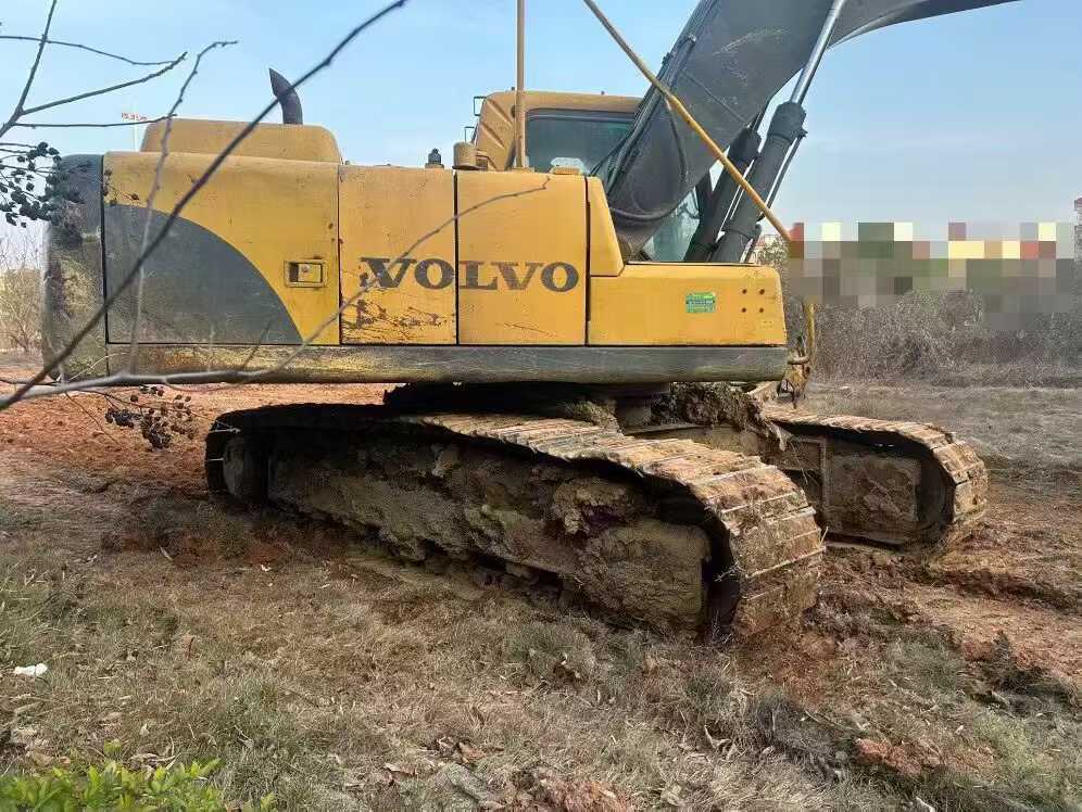 Used Volvo EC200 Excavator 2012 Model / 3