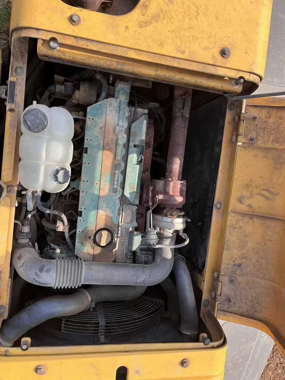 Used Volvo EC200 Excavator 2012 Model / 6