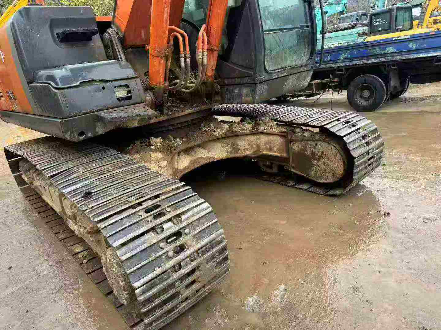 Used Hitachi ZAXIS200 Excavator 2010 Model / 7