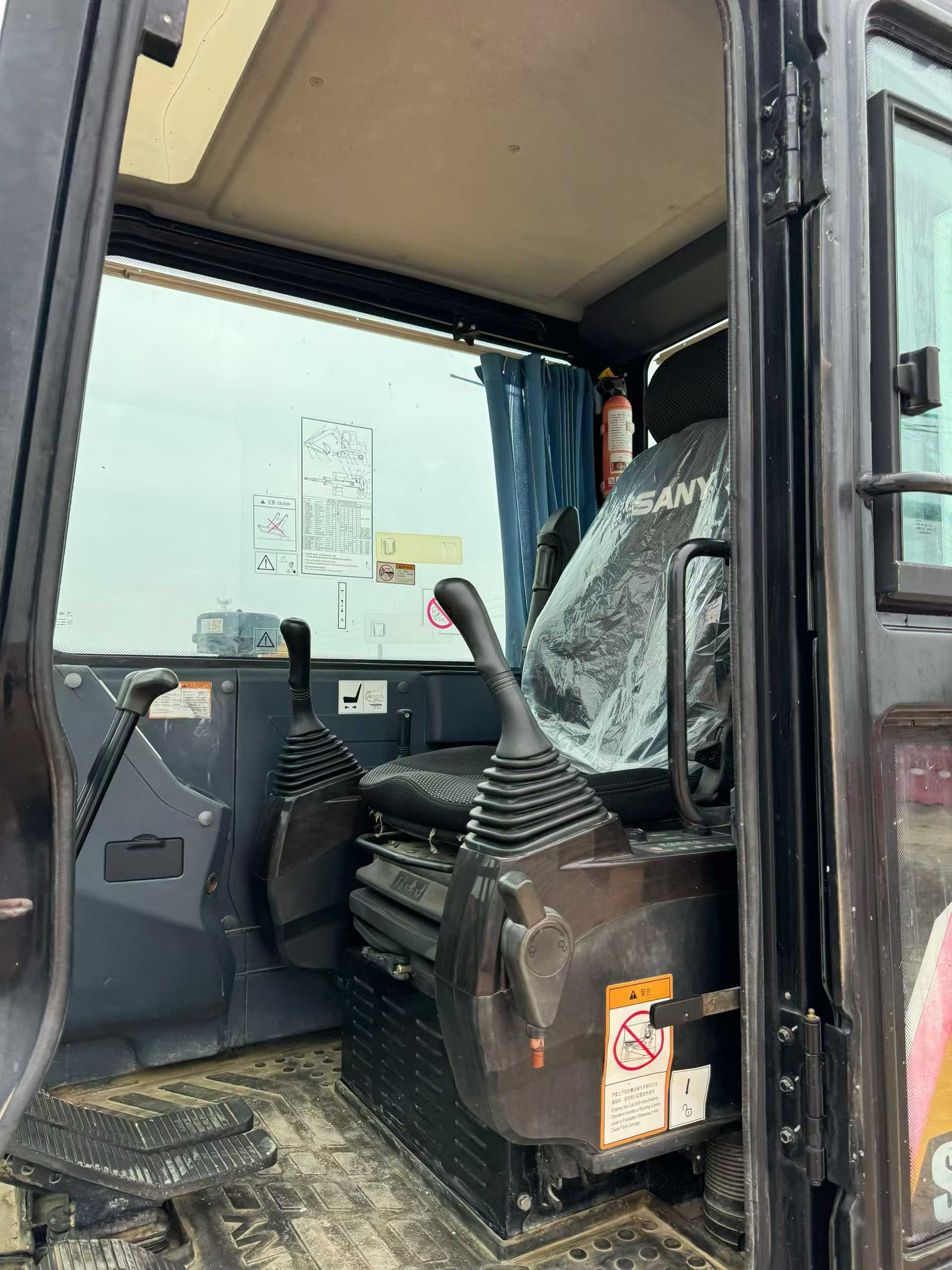 Used Sany SY60 Excavator 2020 Model / 3