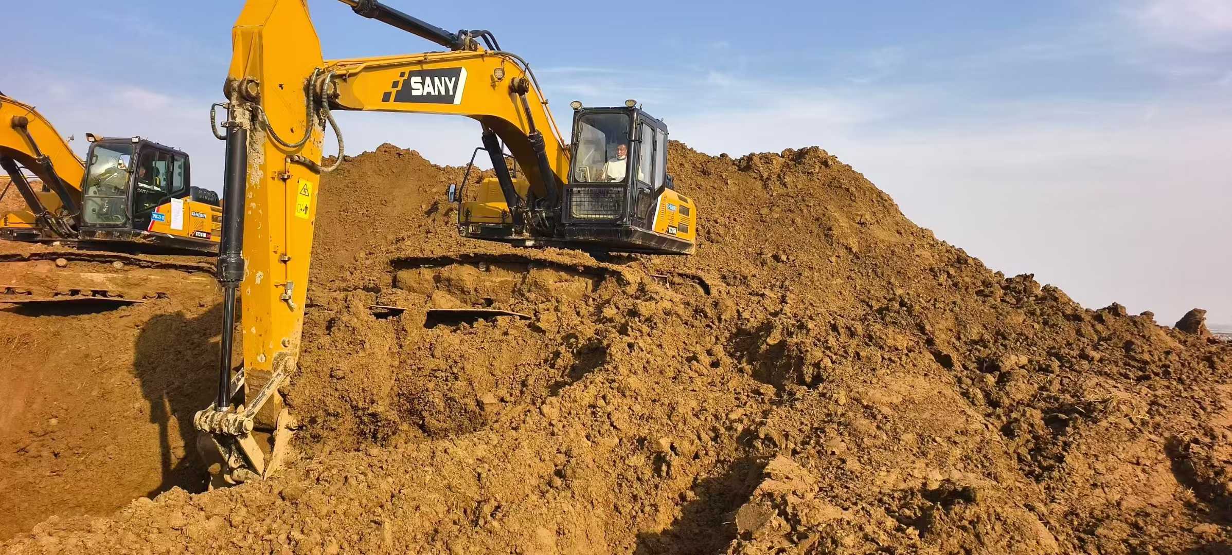 Used Sany SY245H Excavator 2016 Model / 3