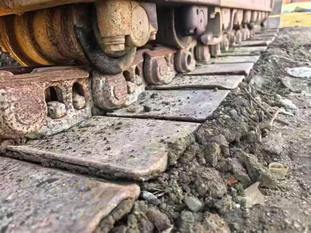 Used Komatsu PW200-7 Excavator 2016 Model / 3