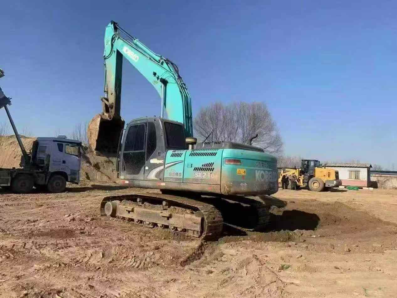 Used Kobelco SK200 Excavator 2016 Model / 2