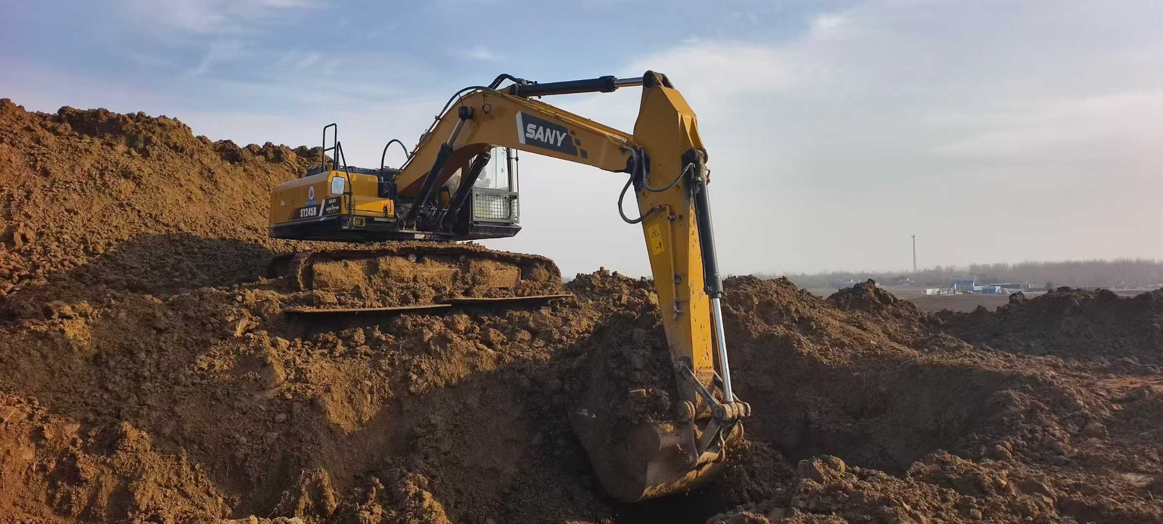 Used Sany SY245H Excavator 2016 Model / 2