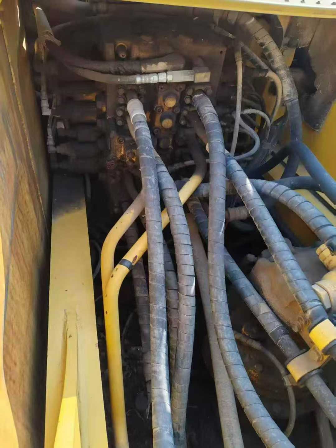 Used Komatsu PC210 Excavator 2012 Model / 8