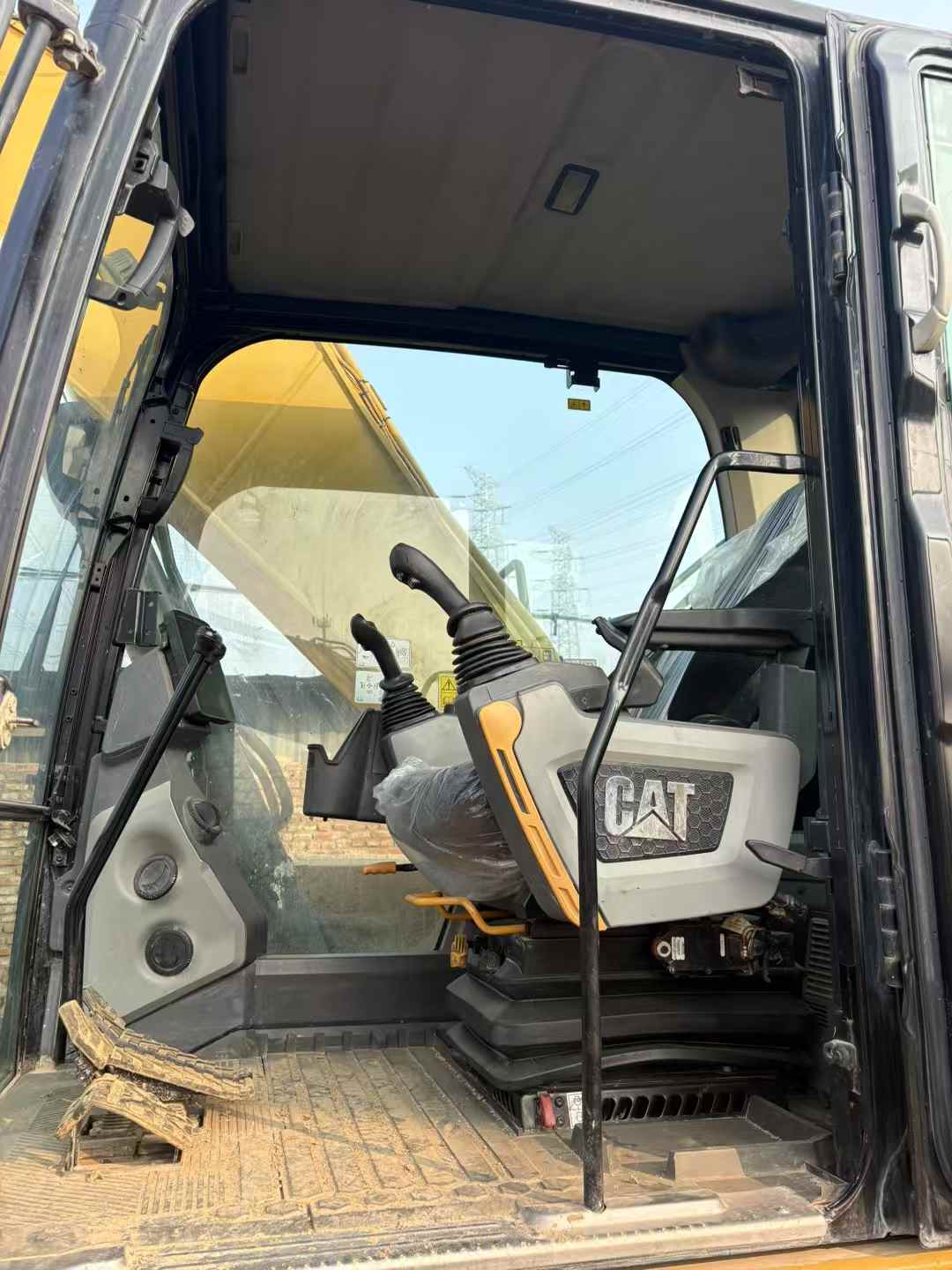 Used Caterpillar 323 Excavator 2021 Model / 9