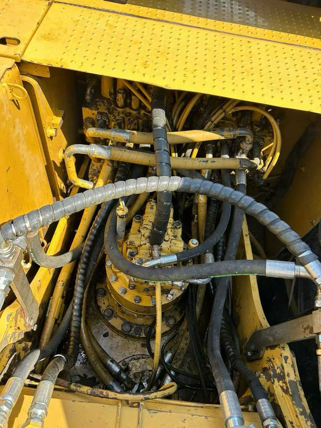 Used Caterpillar 323DL Excavator 2013 Model / 7