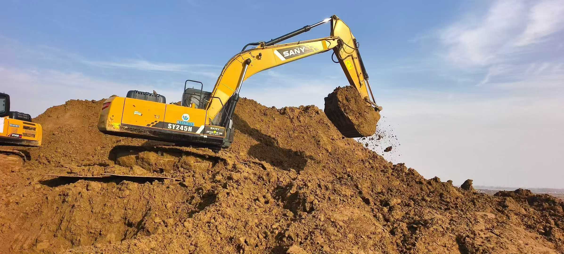 Used Sany SY245H Excavator 2016 Model / 3