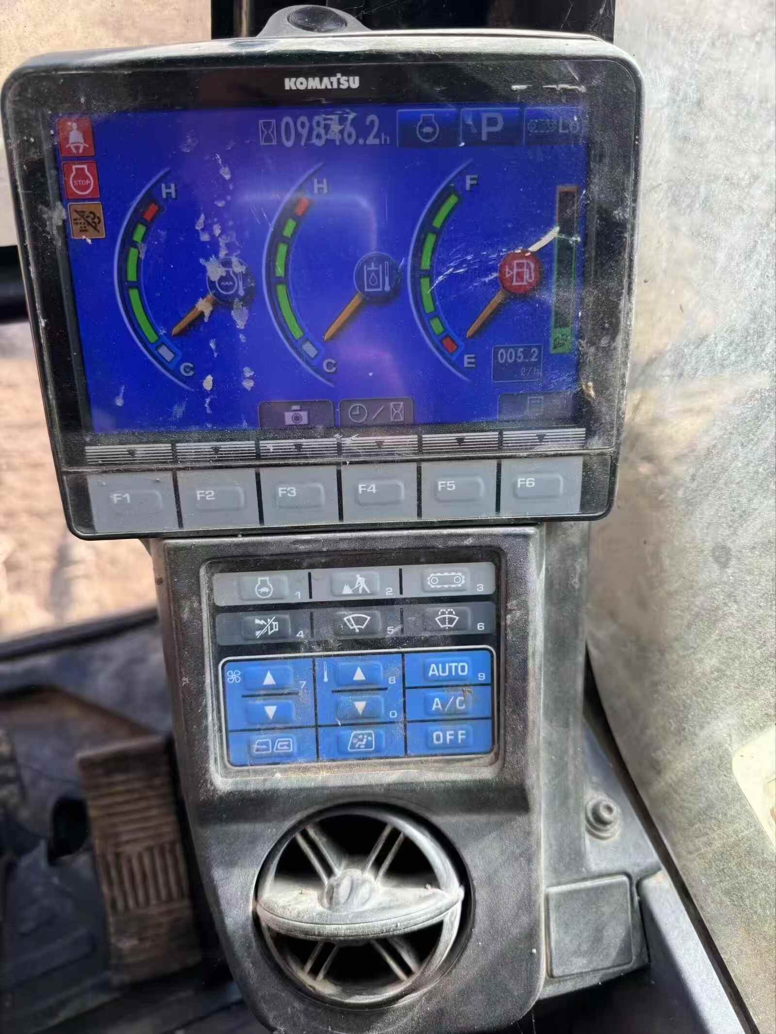 Used Komatsu PC200-10 Excavator 2022 Model / 7