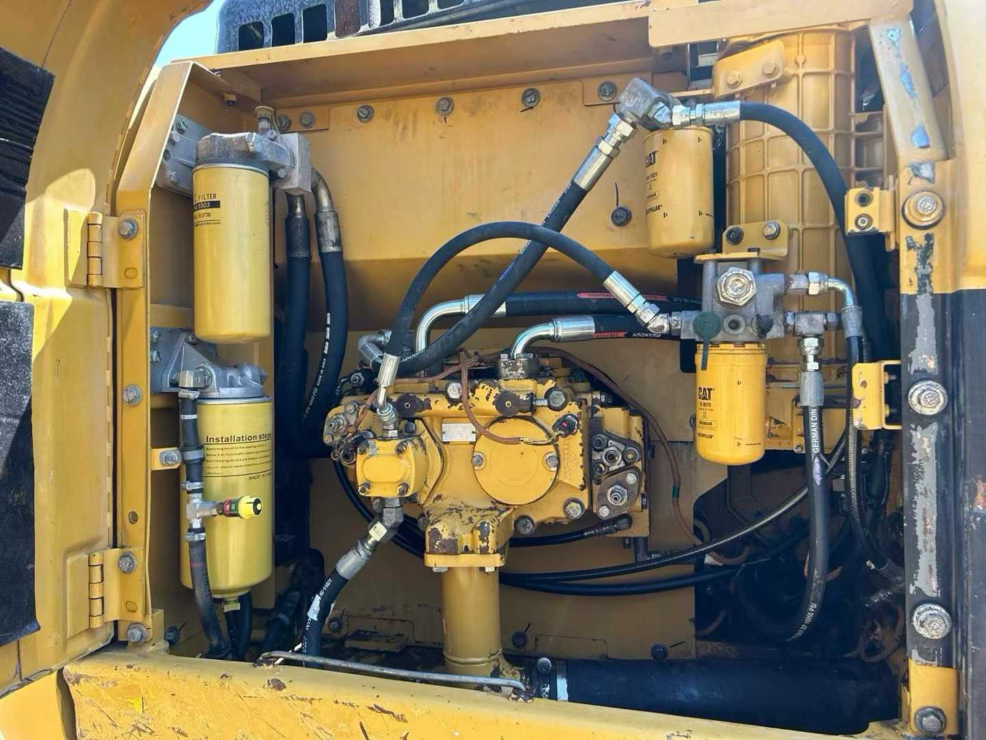 Used Caterpillar 323DL Excavator 2013 Model / 8