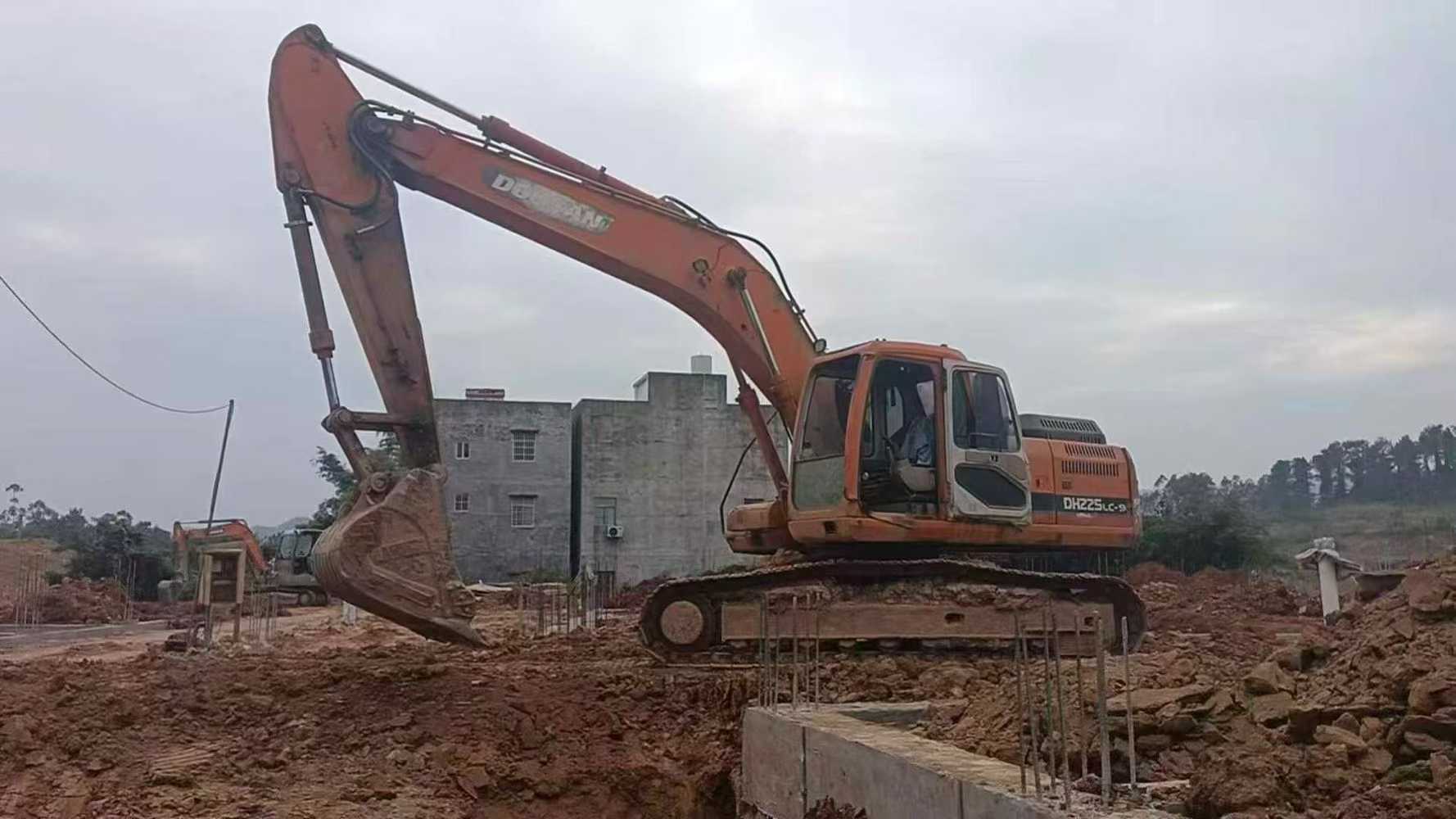 Used Doosan S225 Excavator 2016 Model / 2