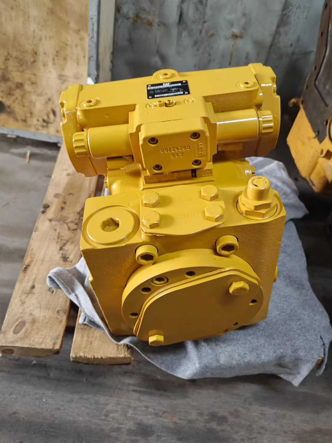 Used Caterpillar 374F Excavator 2016 Model / 5