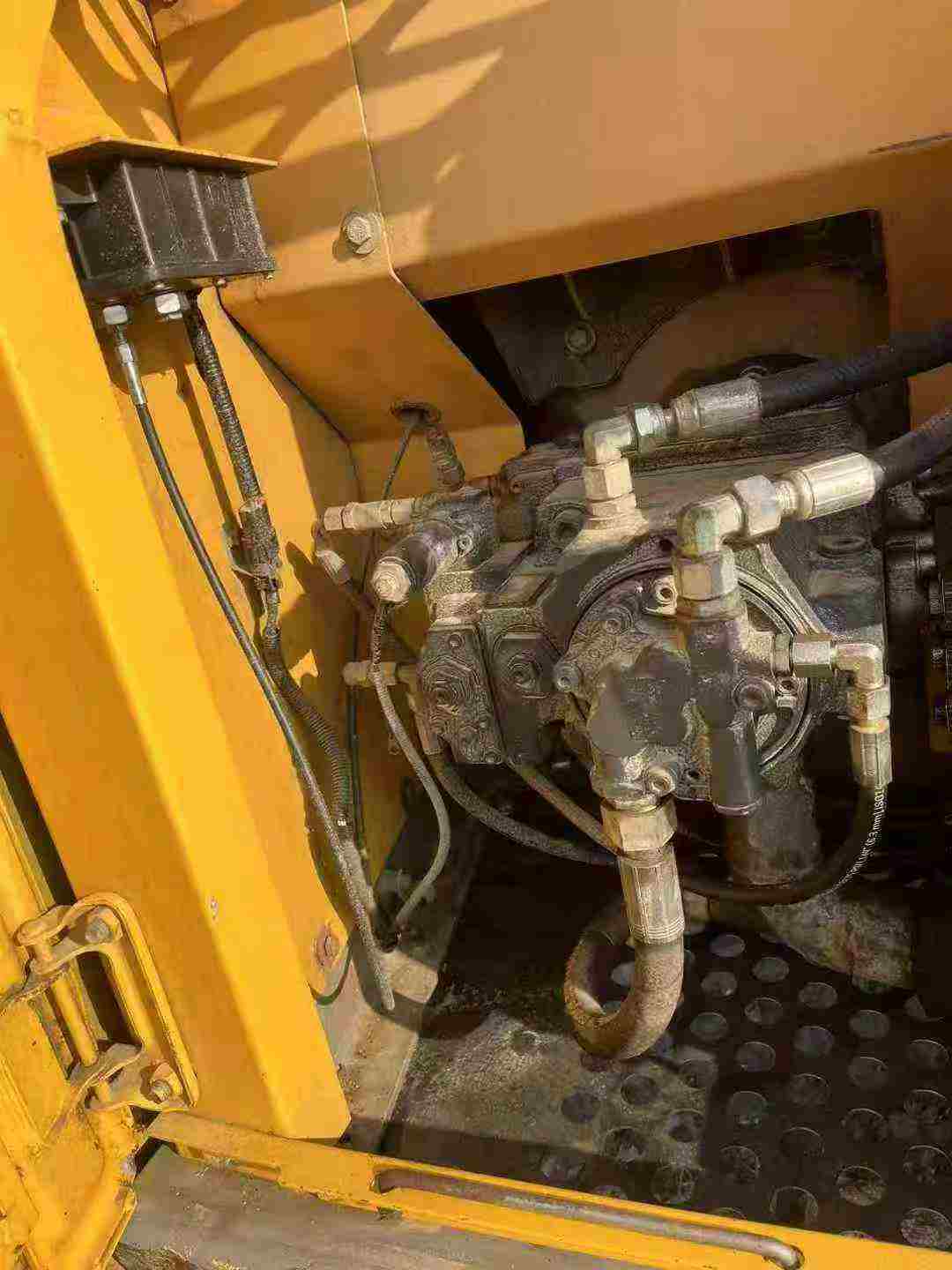 Used XCMG XE150 Excavator 2016 Model / 4