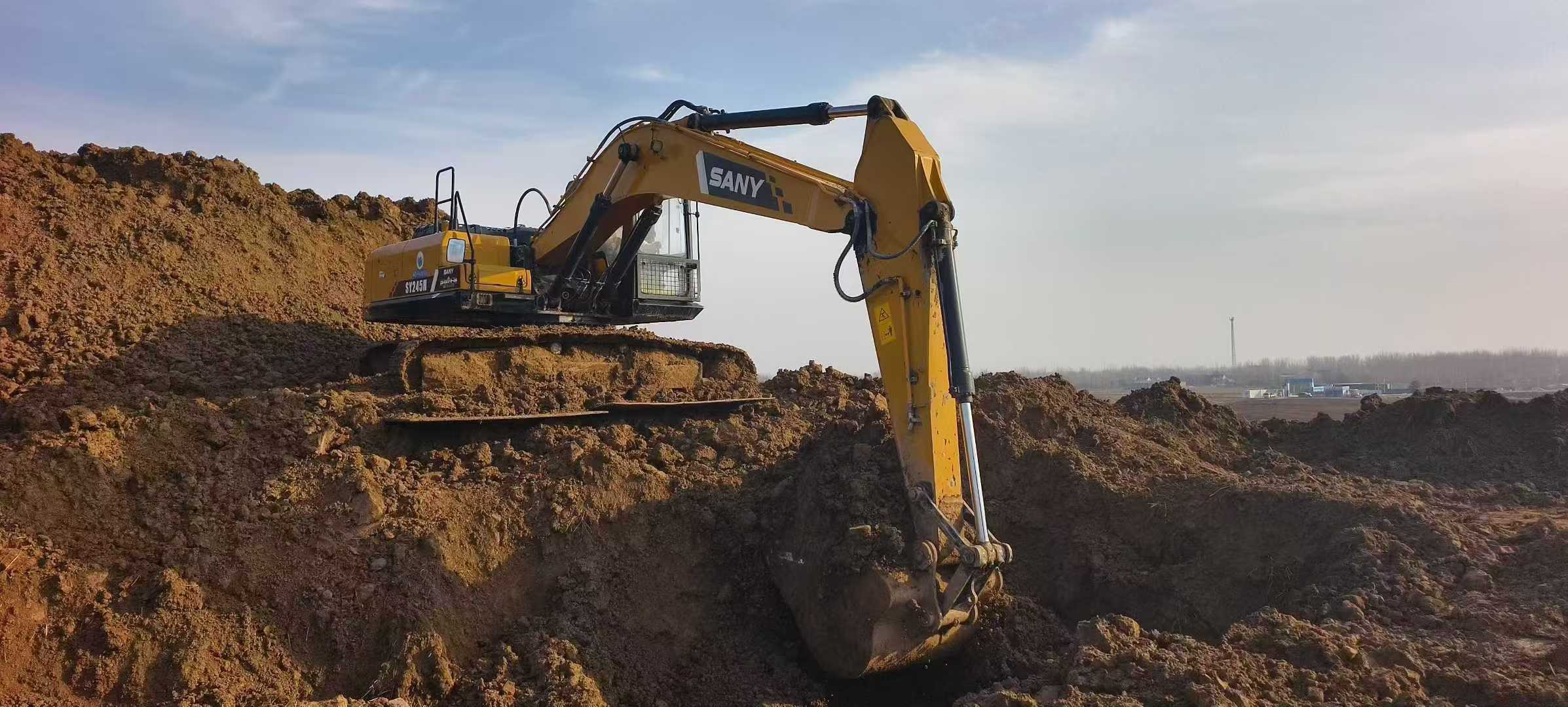 Used Sany SY245H Excavator 2016 Model / 4