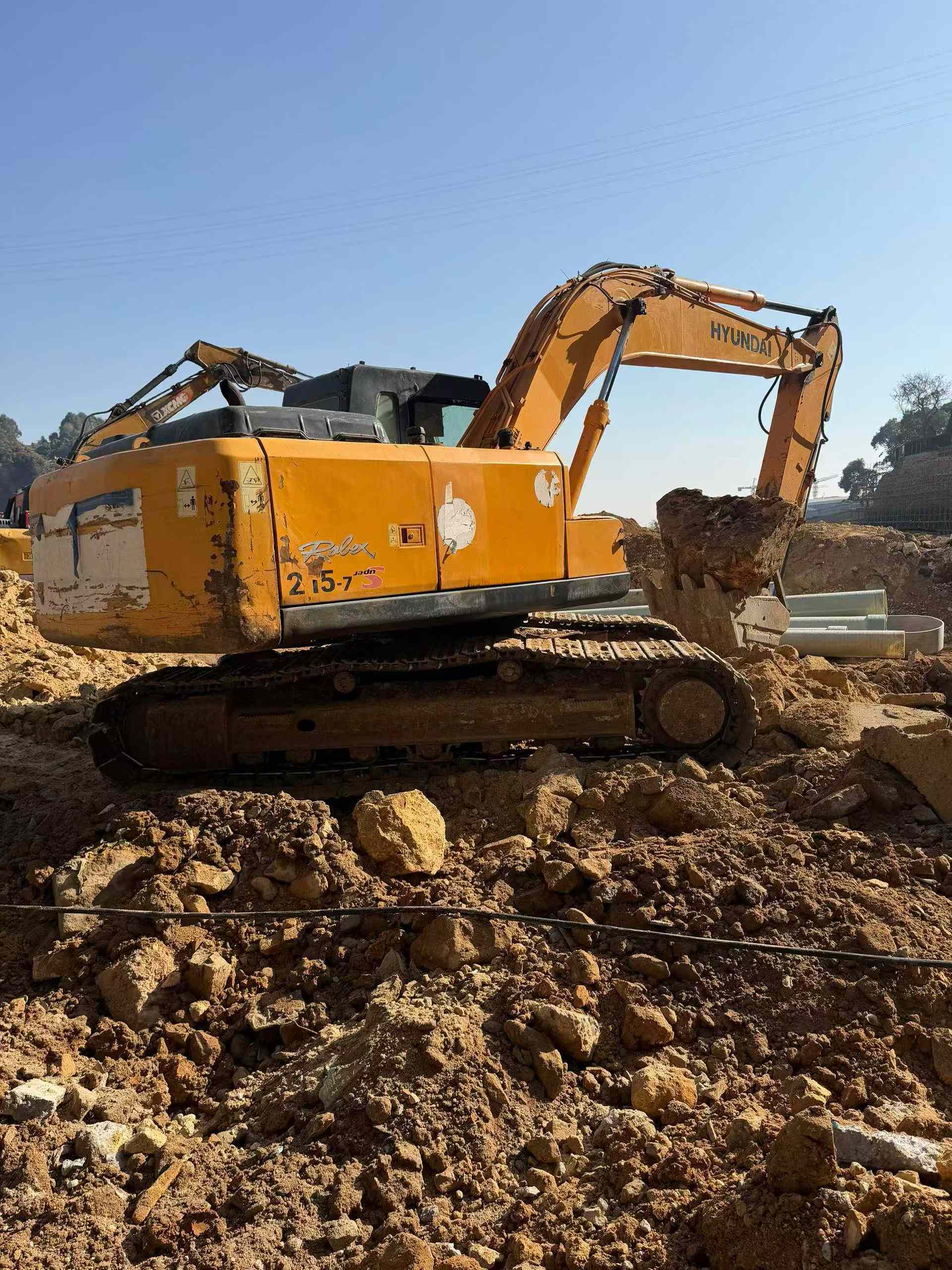 Used Hyundai R215-7 Excavator 2014 Model / 7