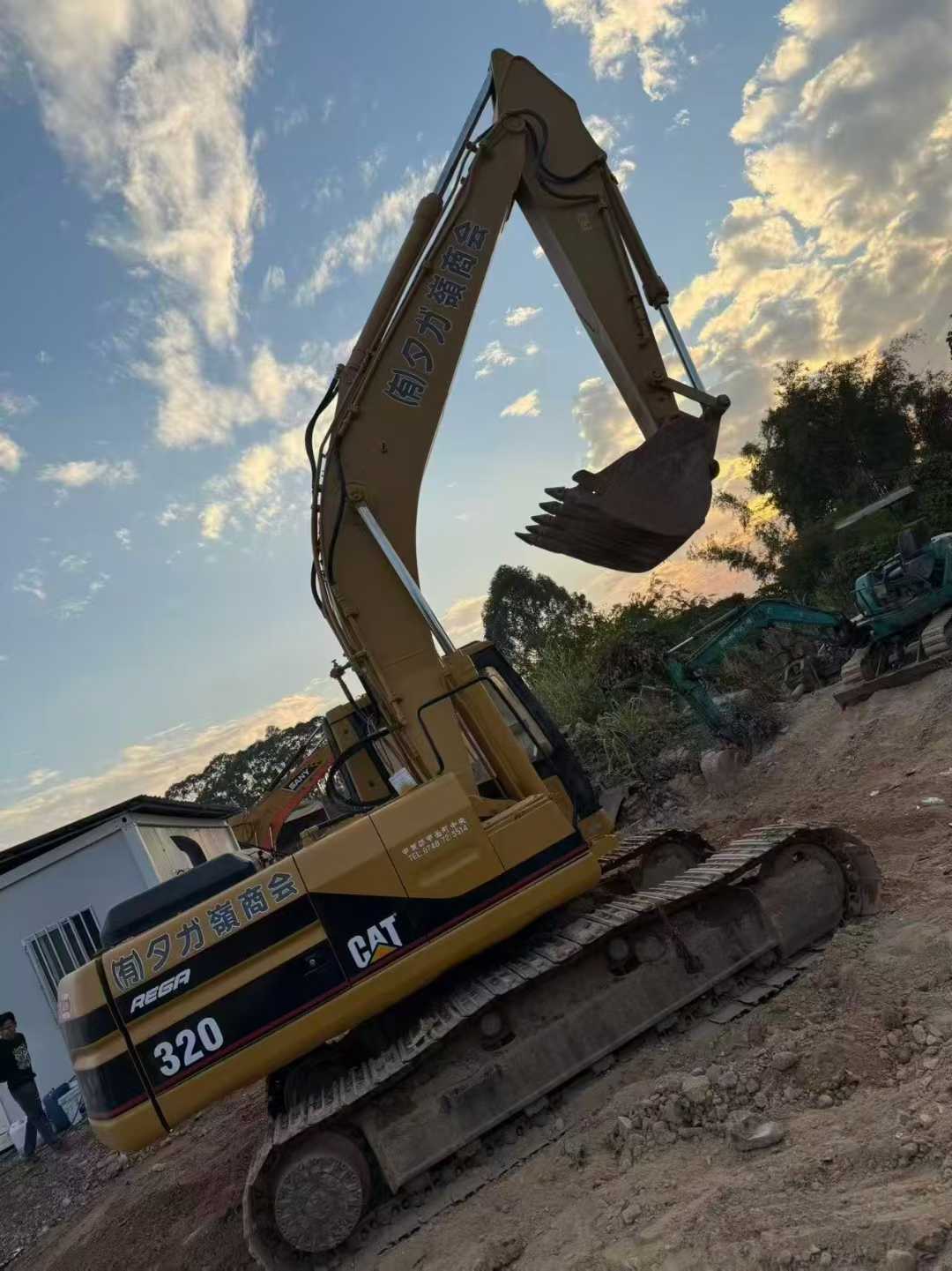 Used Caterpillar 320V2 Excavator 2016 Model / 3