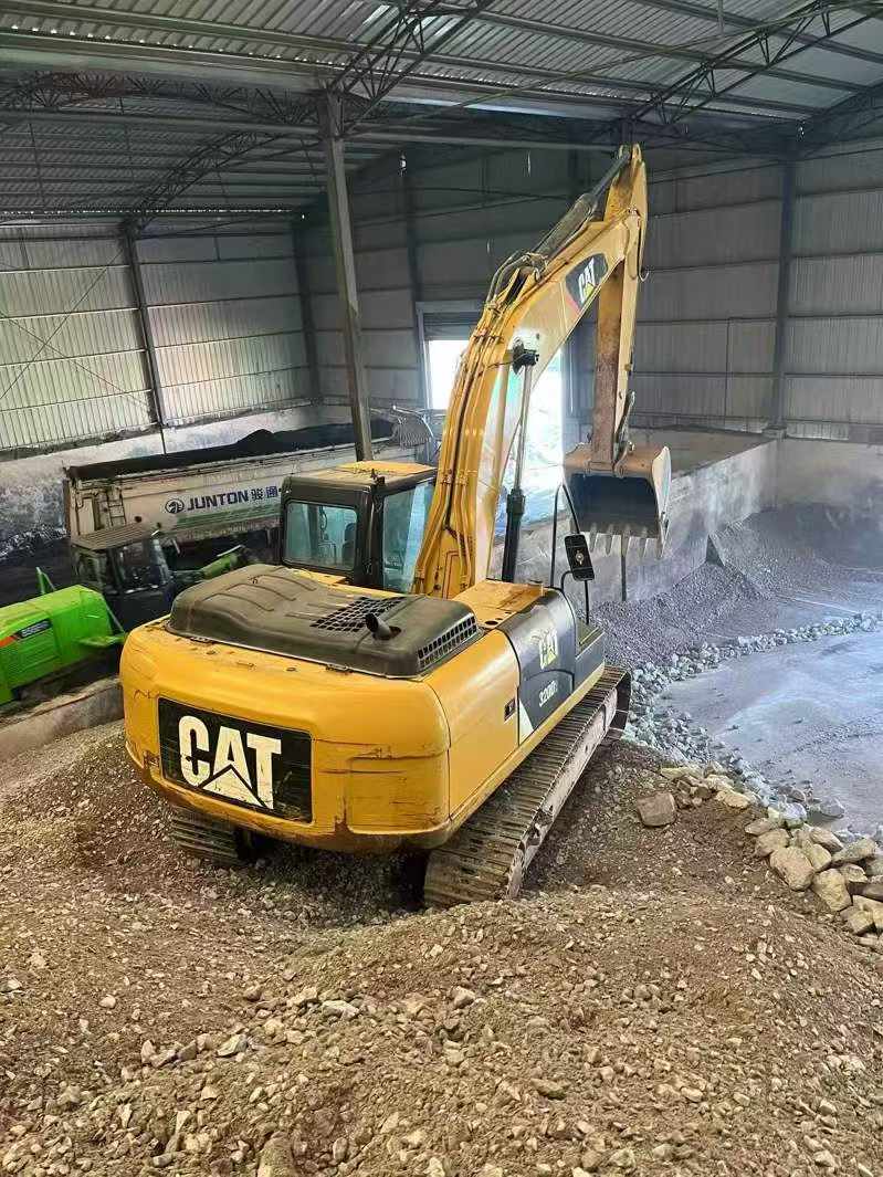 Used Caterpillar 320D Excavator 2014 Model / 2