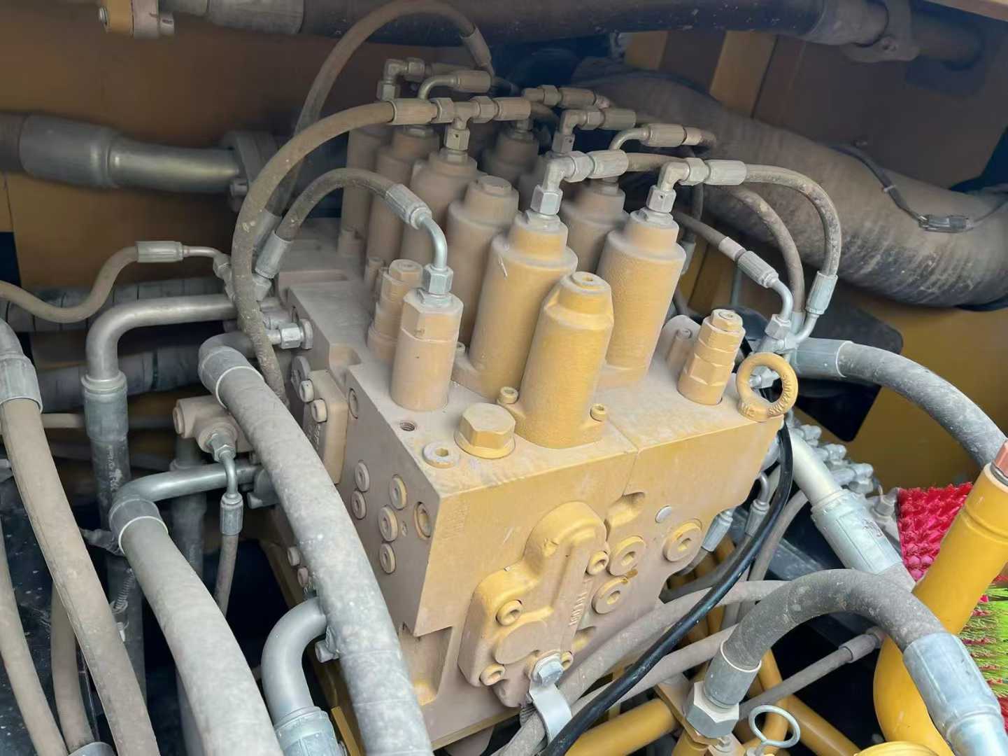 Used Sany SY200H Excavator 2022 Model / 4