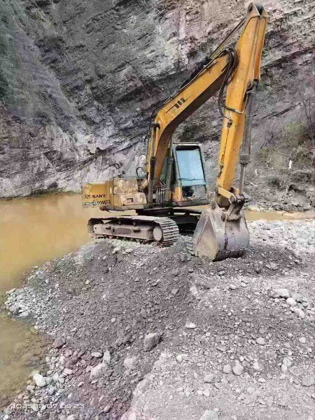 Used Sany SY135 Excavator 2016 Model / 6