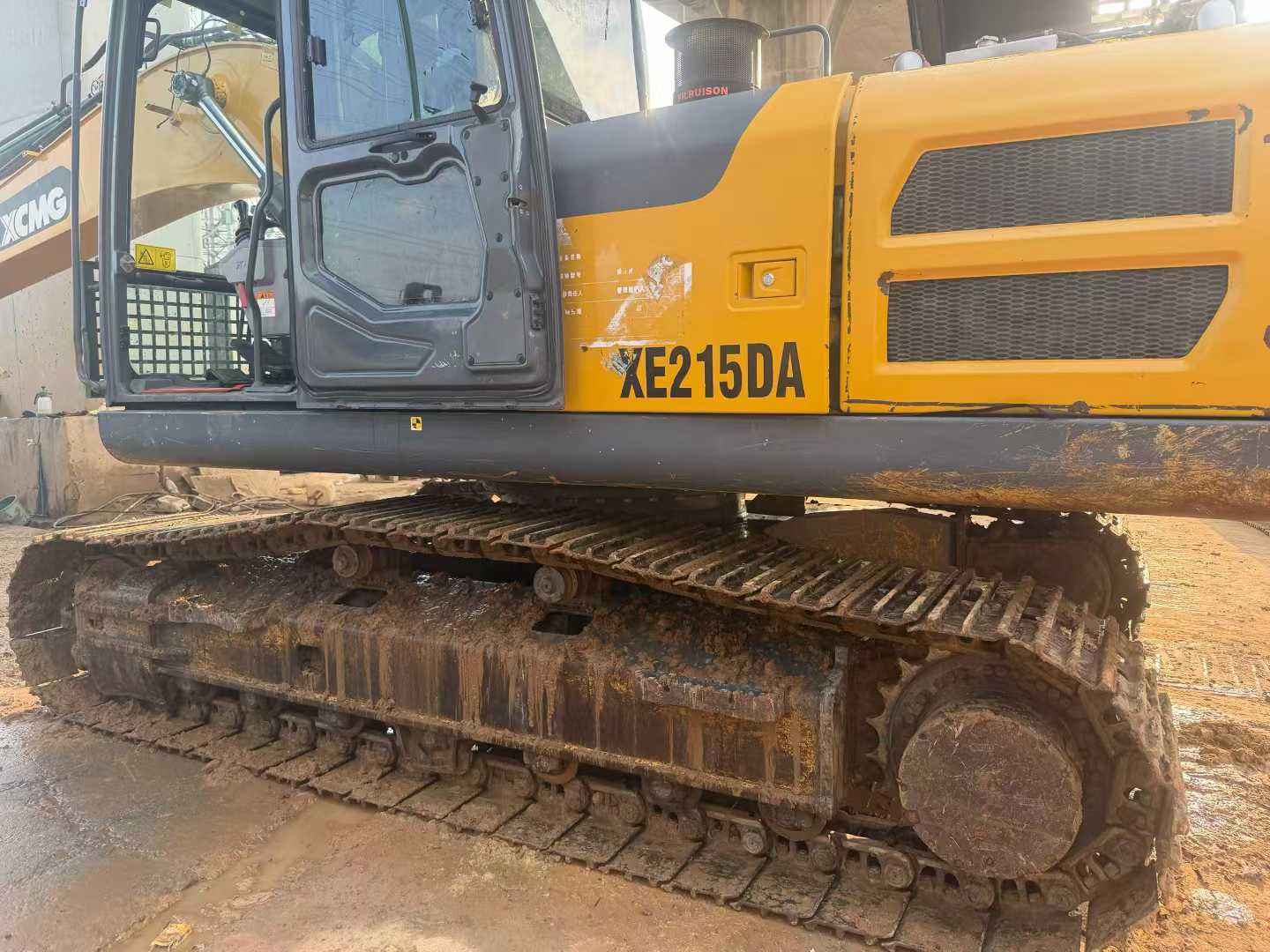 Used XCMG XE205GH Excavator 2021 Model / 3