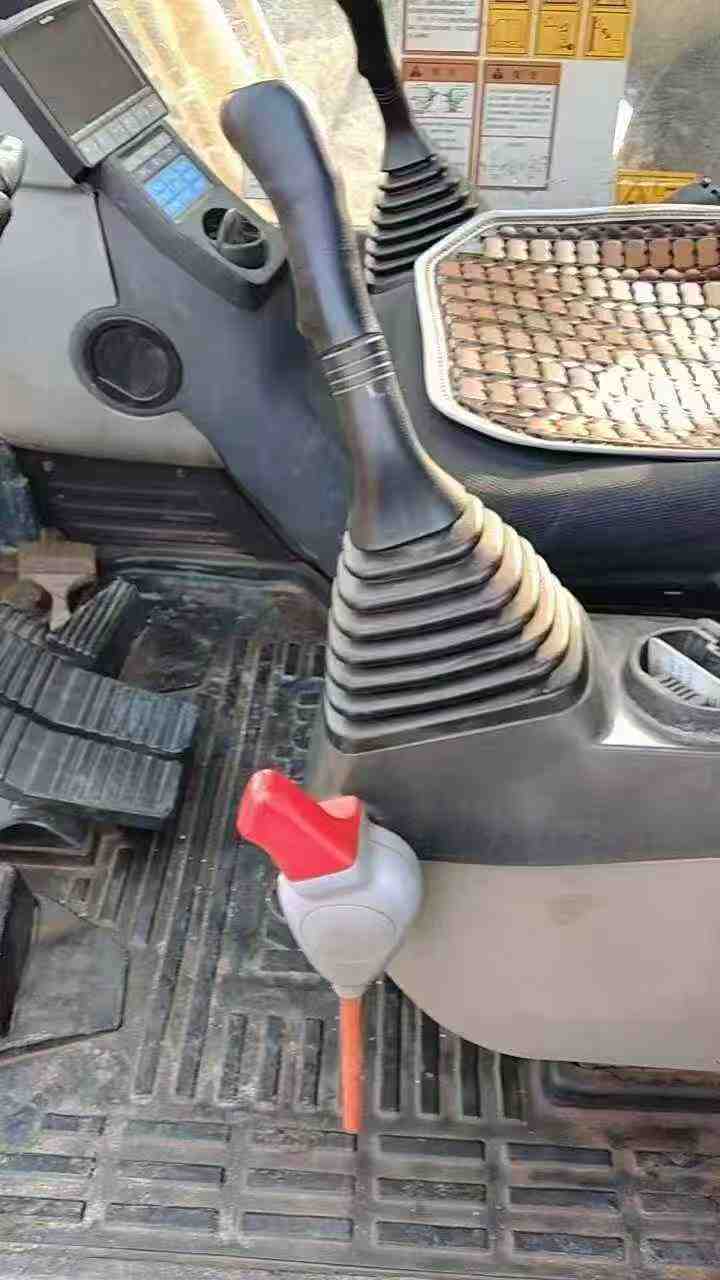 Used Komatsu PC210 Excavator 2012 Model / 9