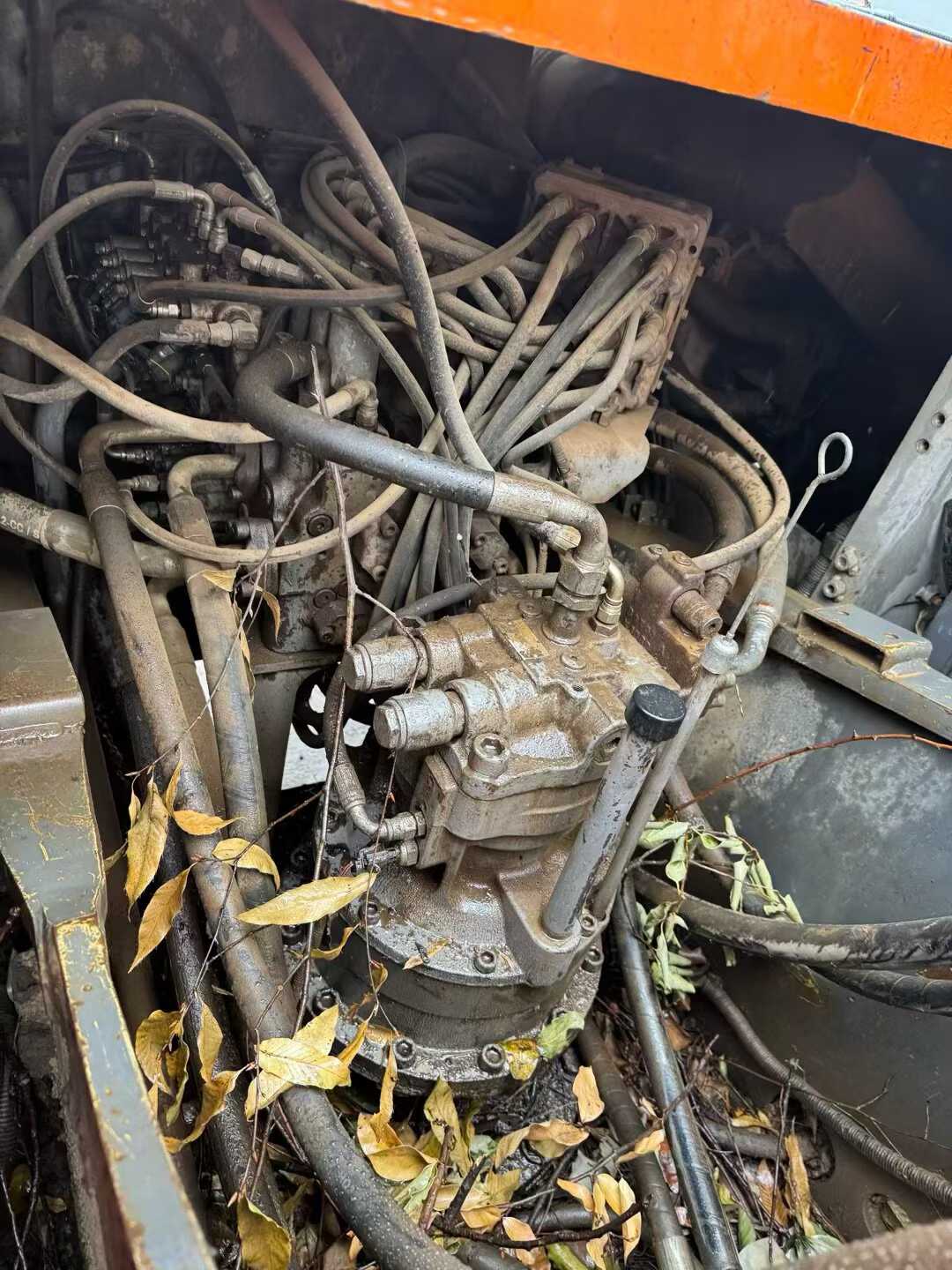 Used Hitachi ZAXIS200 Excavator 2010 Model / 3