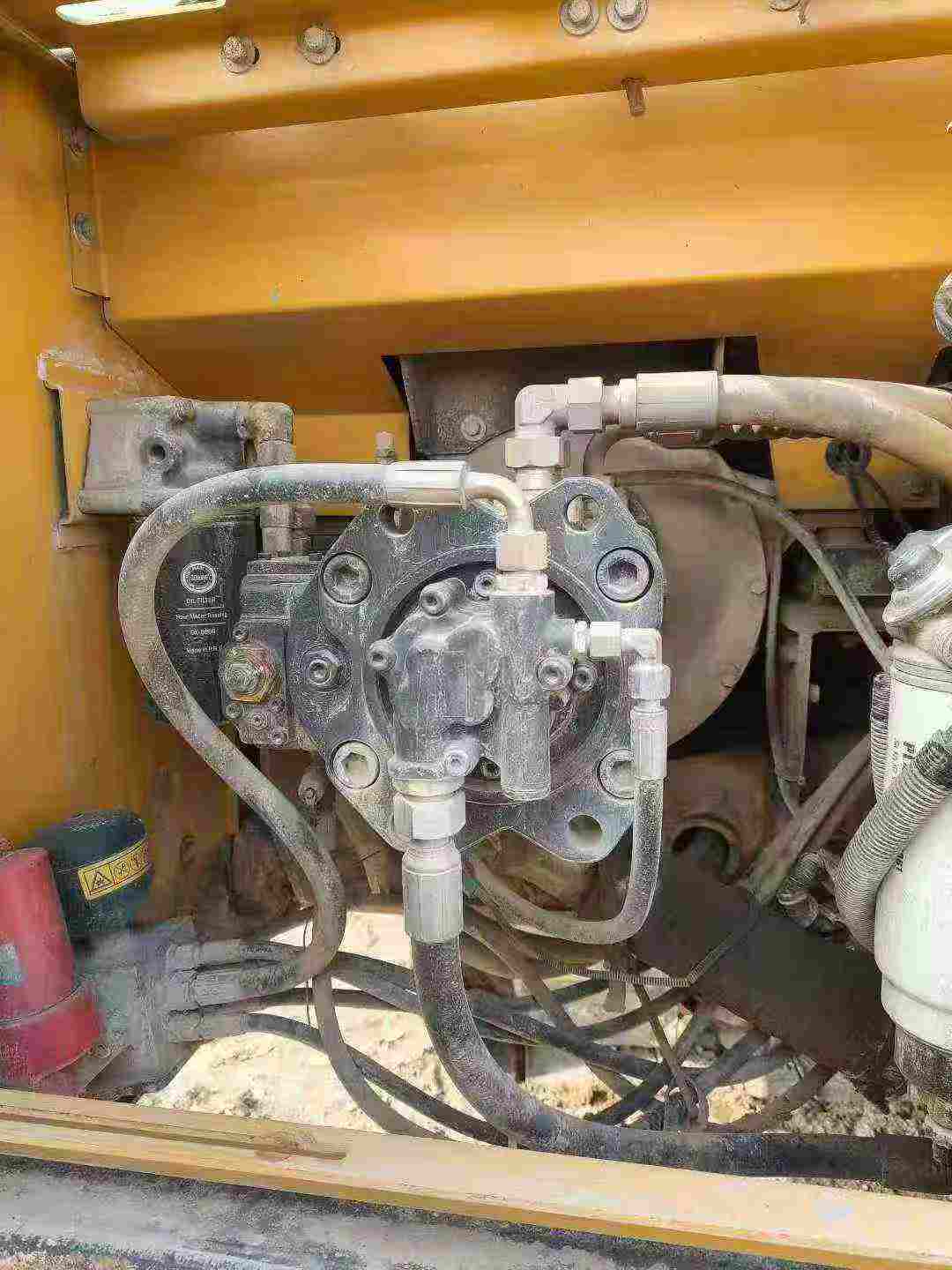 Used XCMG XE215 Excavator 2015 Model / 8