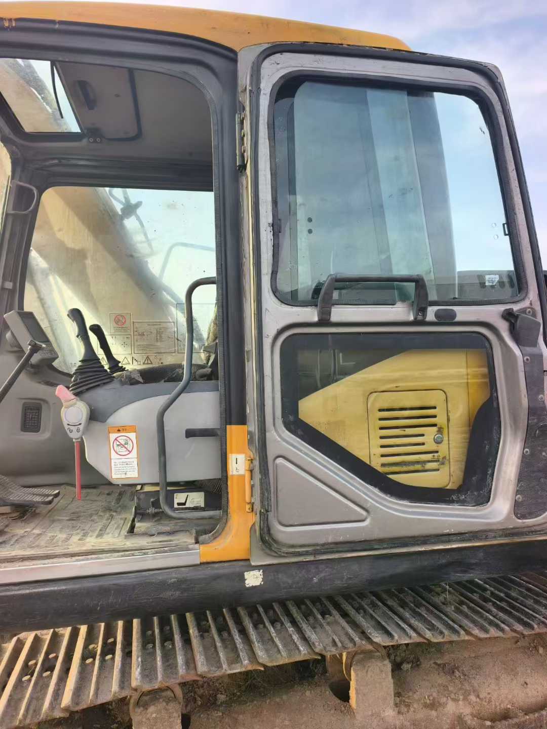 Used Sany SY135 Excavator 2012 Model / 8