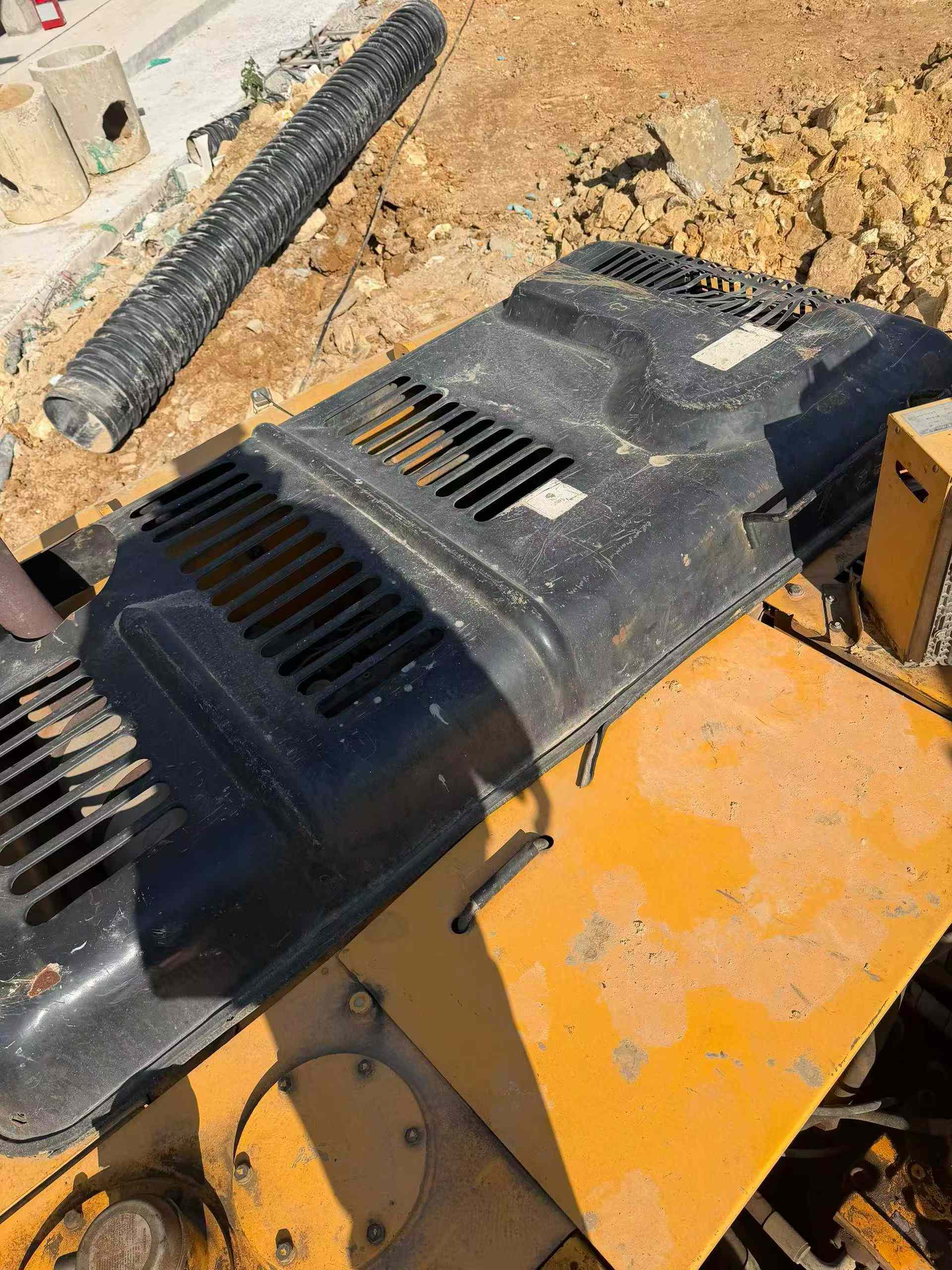 Used Hyundai R215-7 Excavator 2014 Model / 4