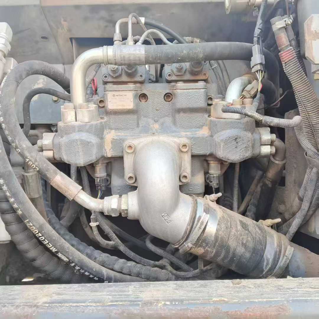 Used Hitachi ZAXIS200 Excavator 2011 Model / 7