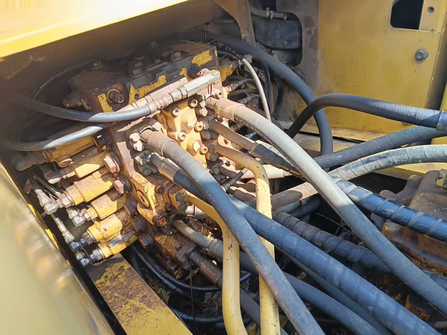 Used Komatsu PC200 Excavator 2016 Model / 4