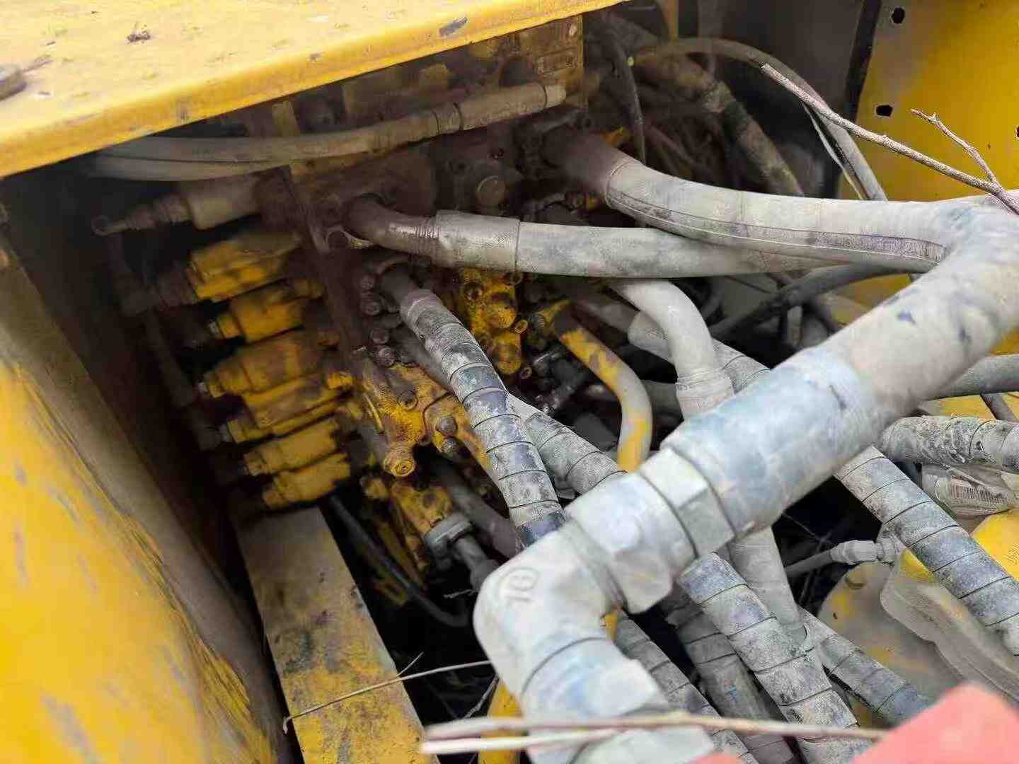 Used Komatsu PC220-8 Excavator 2016 Model / 5