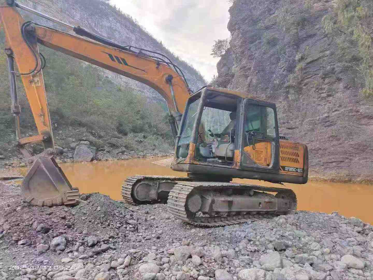 Used Sany SY135 Excavator 2016 Model / 3