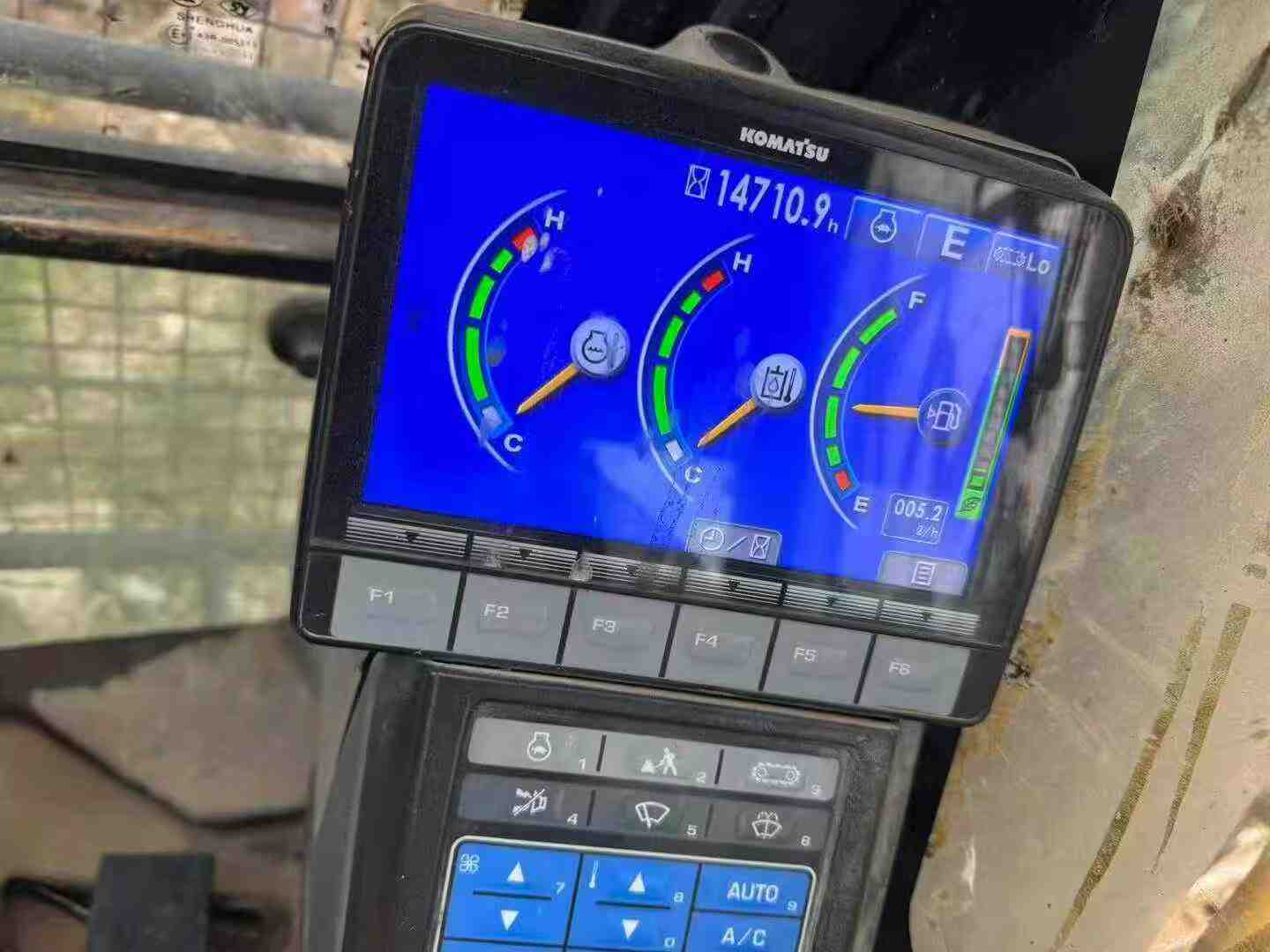 Used Komatsu PC220-8 Excavator 2016 Model / 4