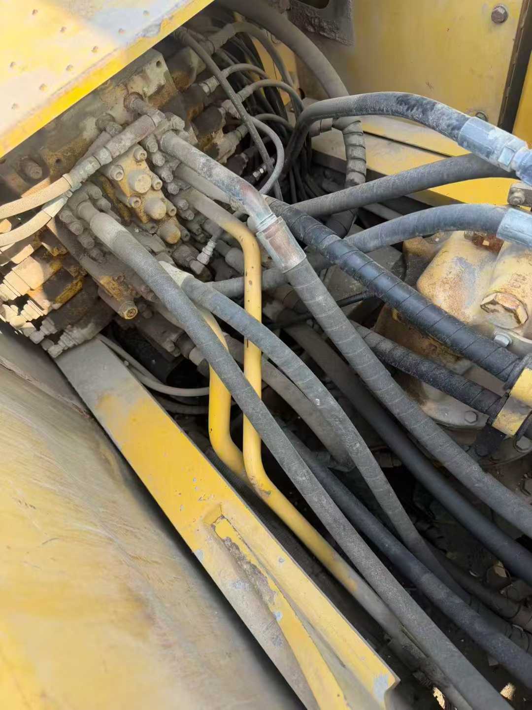 Used Komatsu PC240-11M0 Excavator 2013 Model / 3