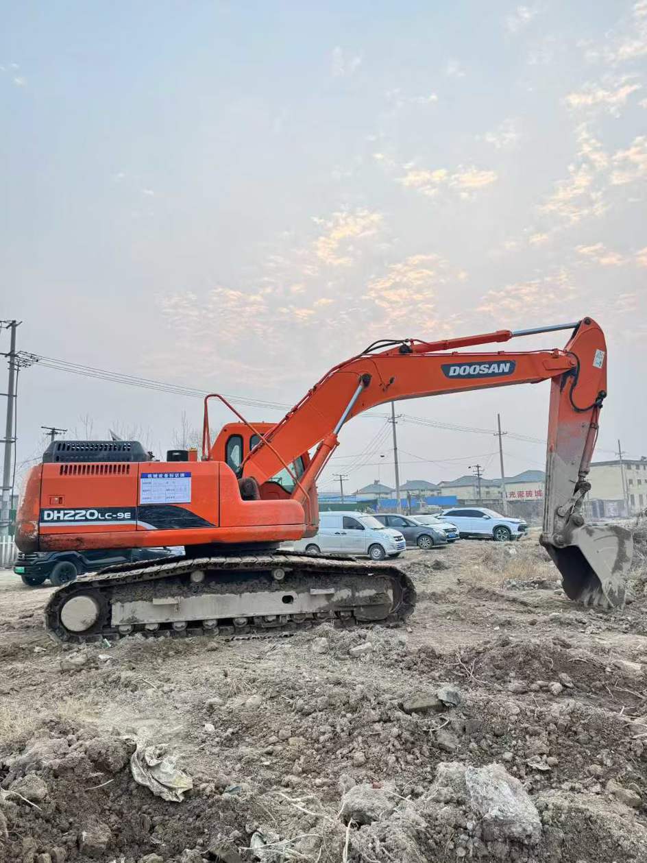 Used Doosan DH220-9E Excavator 2014 Model / 4