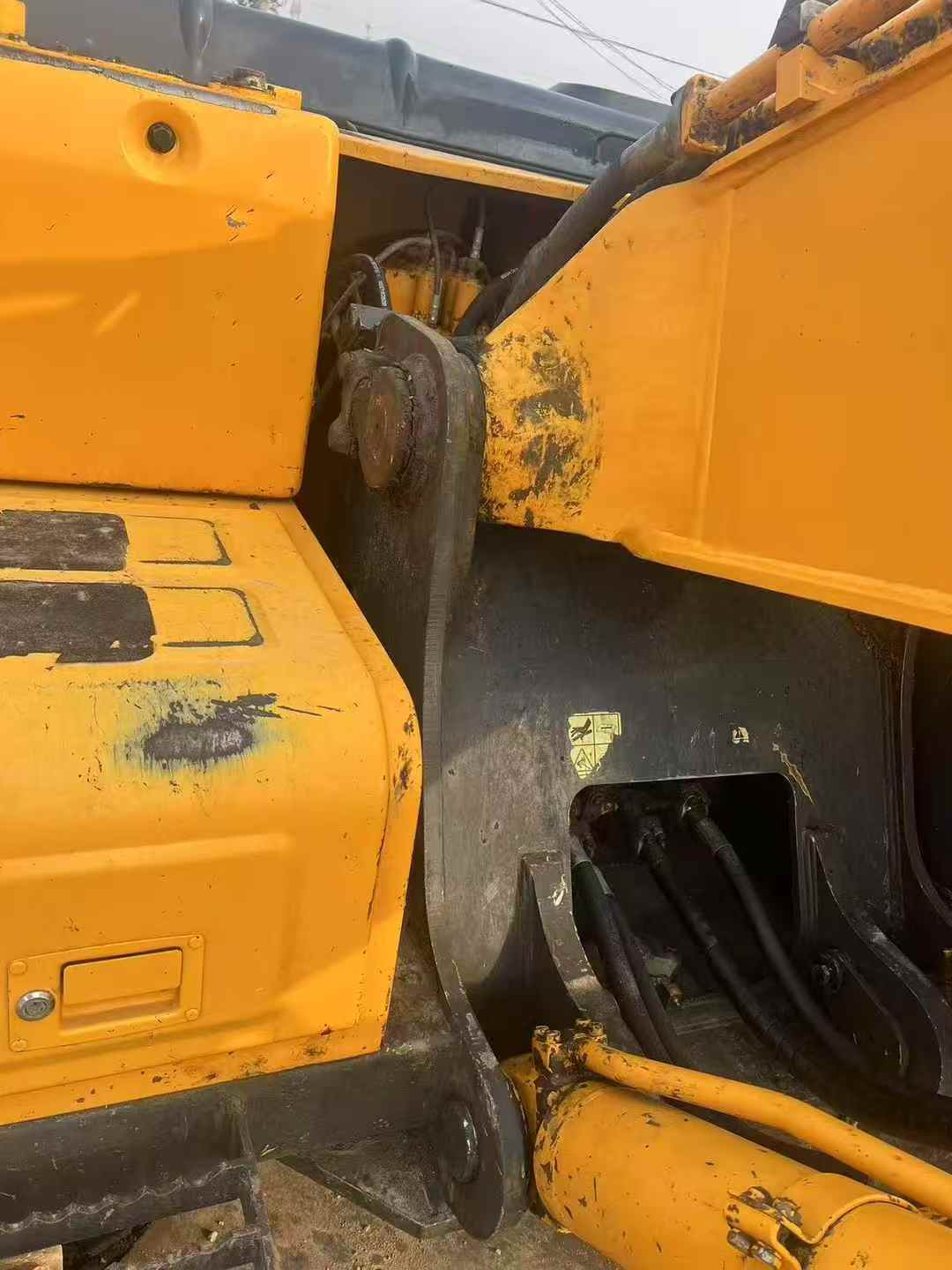 Used Hyundai R225-7 Excavator 2016 Model / 7