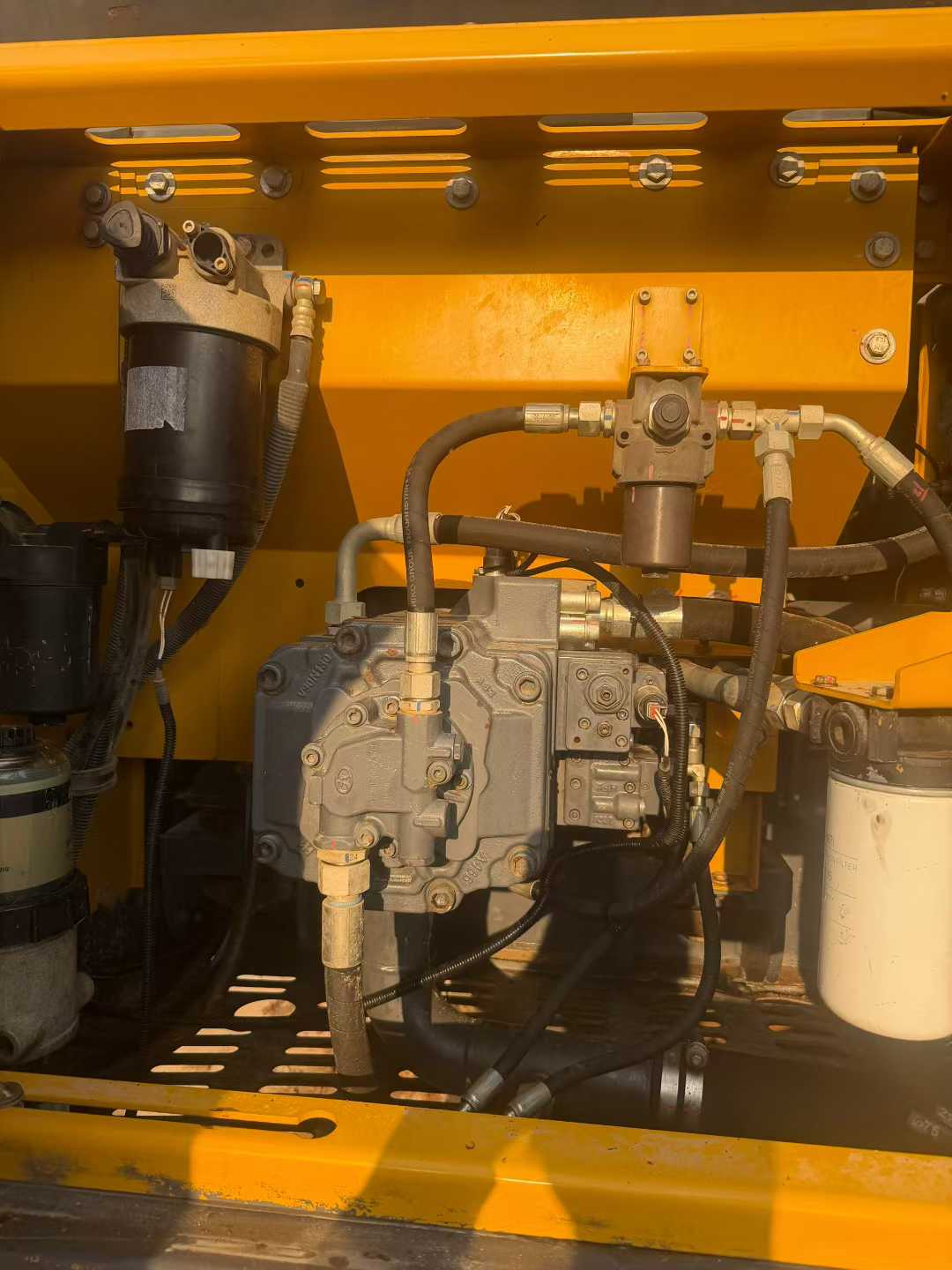 Used XCMG XE205GH Excavator 2021 Model / 4