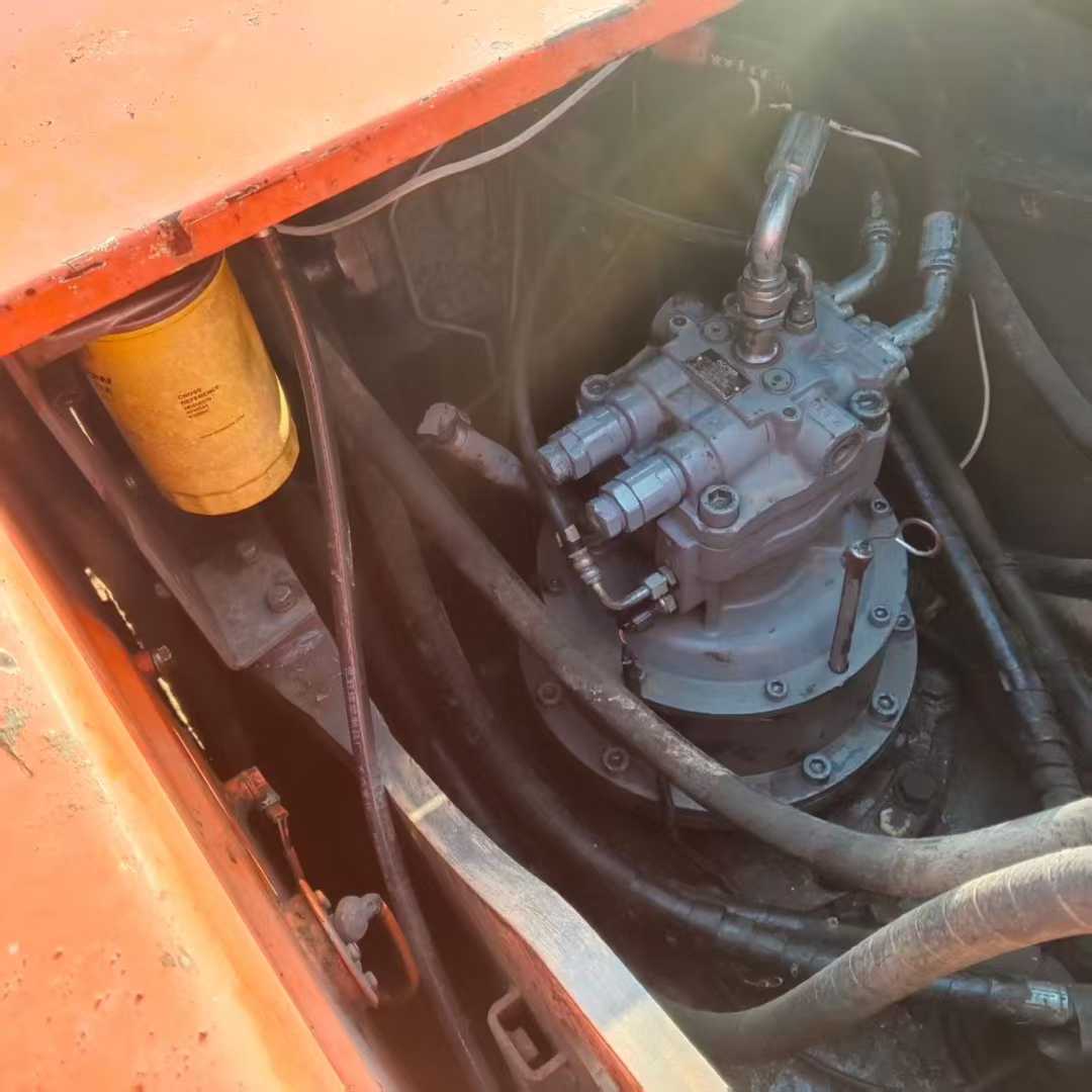 Used Hitachi ZAXIS200 Excavator 2011 Model / 6