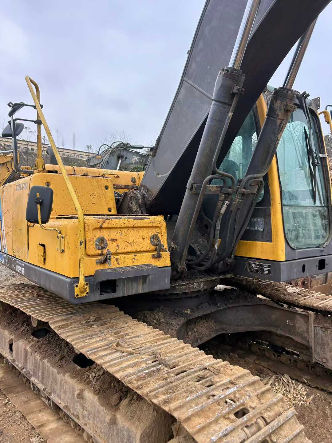 Used Volvo EW210C Excavator 2013 Model / 8