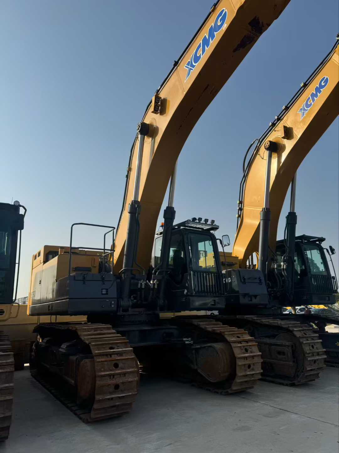 Used XCMG XE750G Excavator 2020 Model / 4