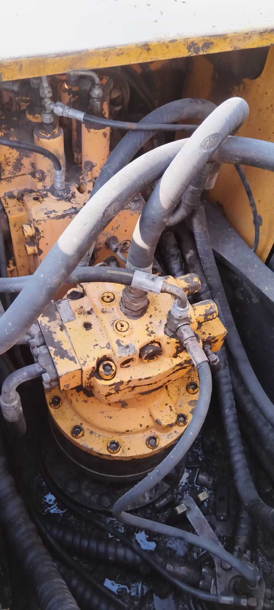 Used Hyundai R215VSN Excavator 2016 Model / 9