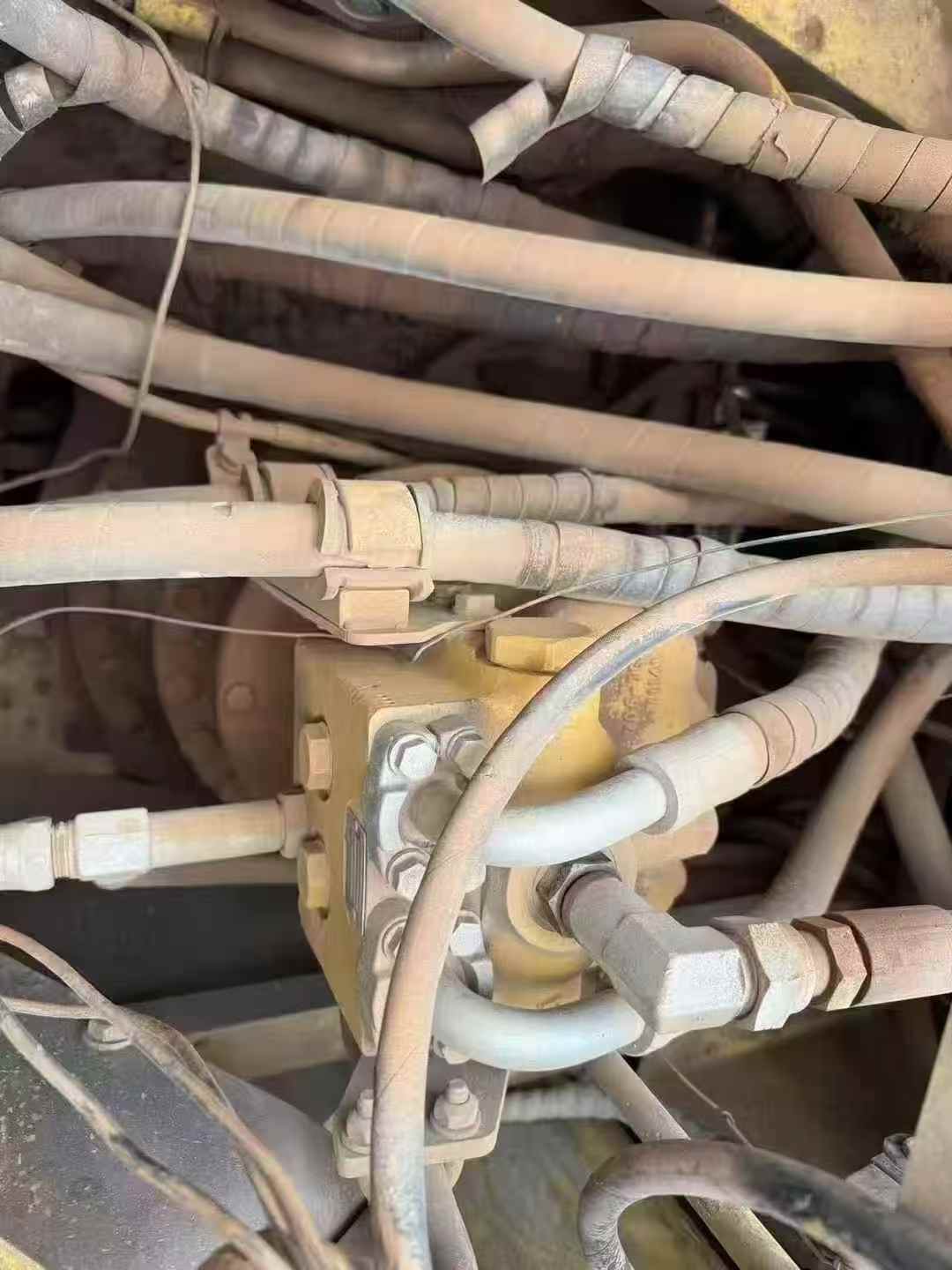 Used Komatsu PC220 Excavator 2019 Model / 4