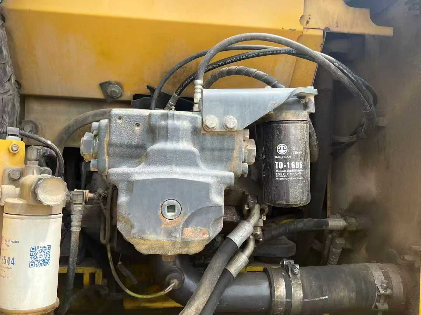 Used Komatsu PC200-8 Excavator 2010 Model / 8