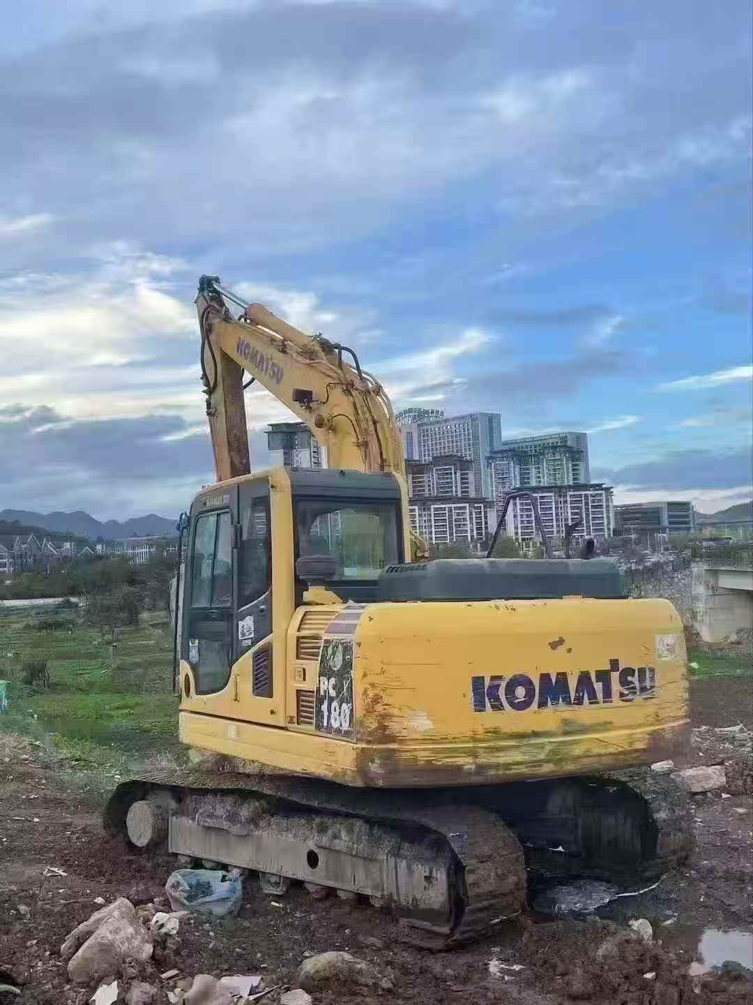 Used Komatsu PC130 Excavator 2018 Model / 3