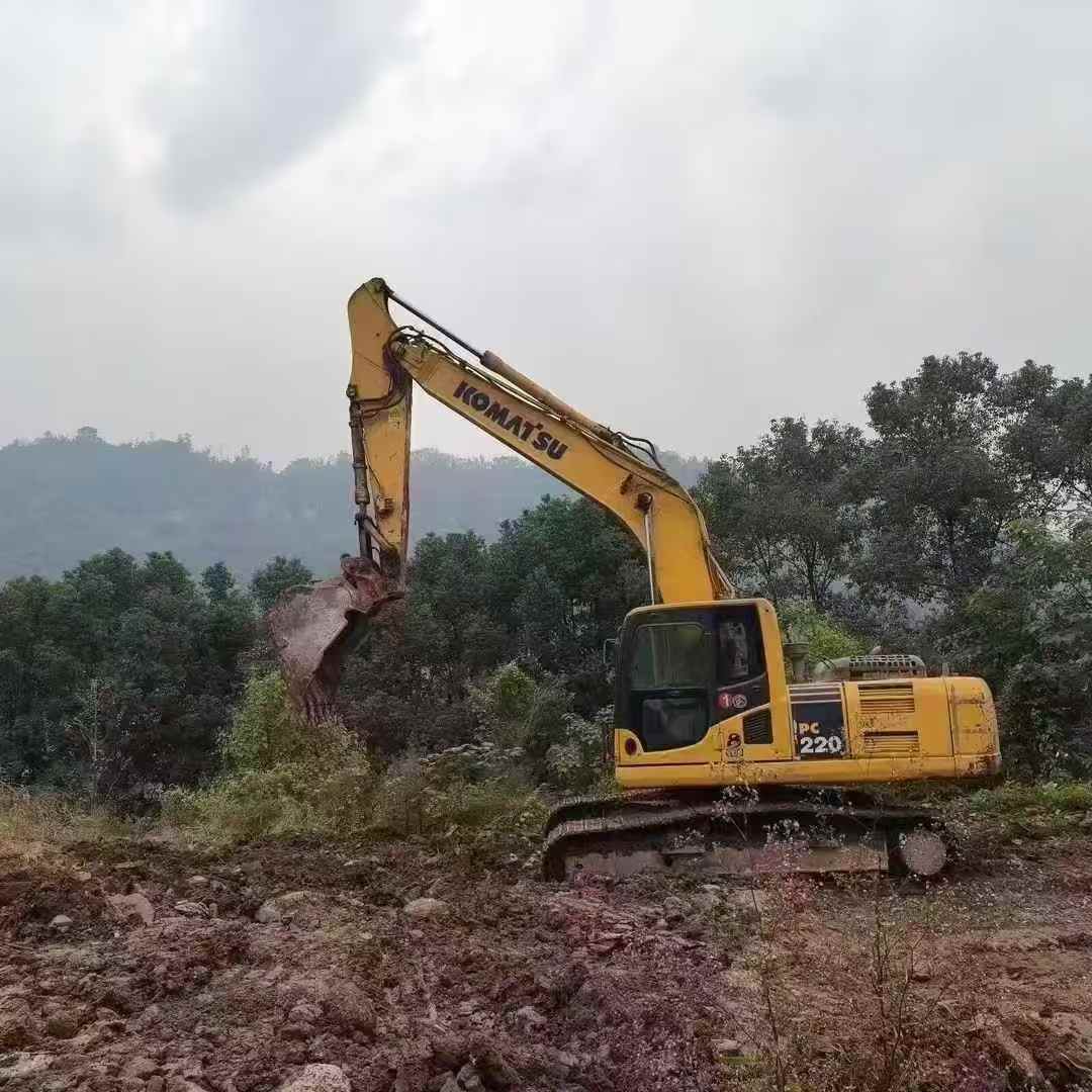 Used Komatsu PC220 Excavator 2019 Model / 3