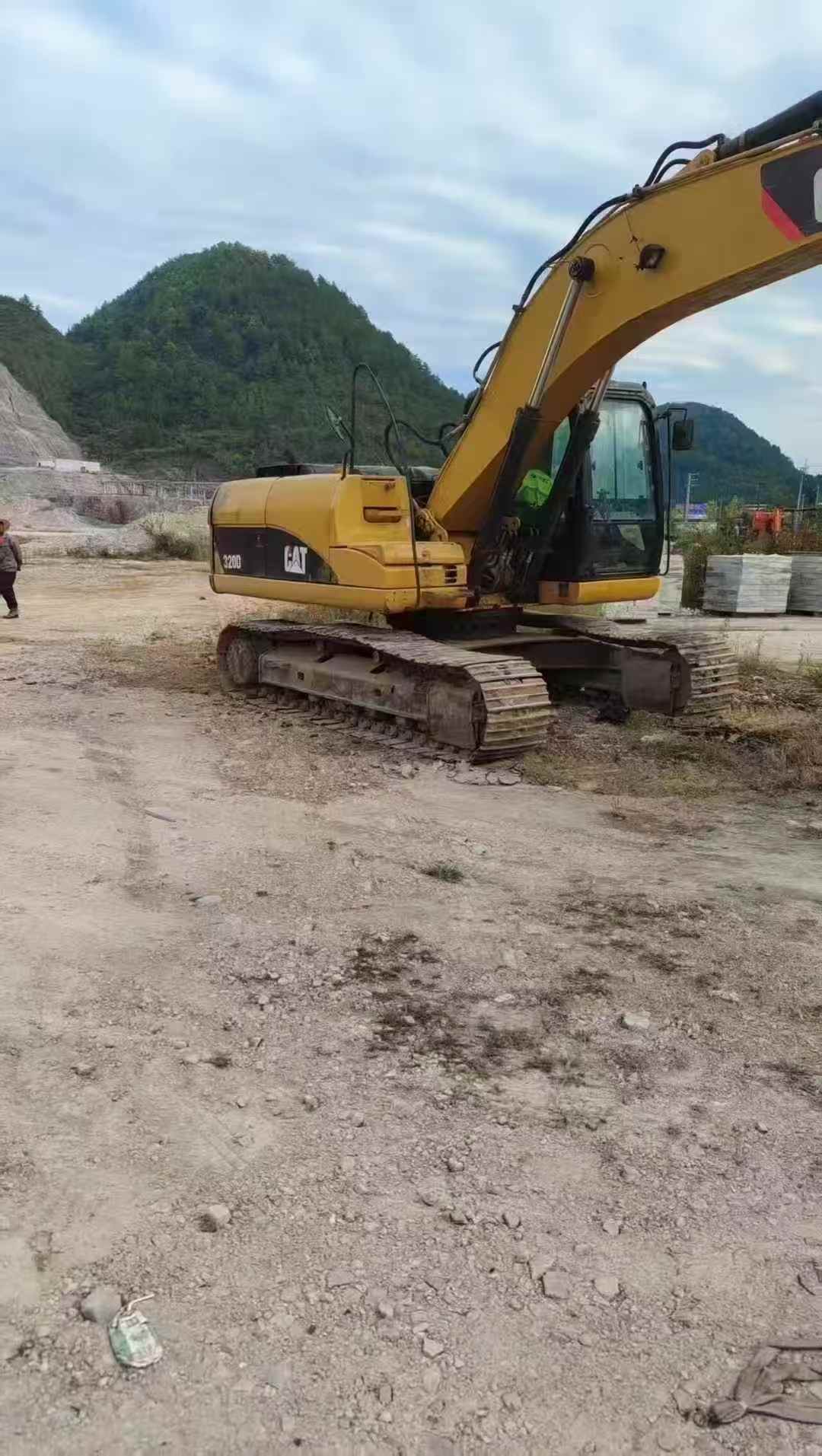 Used Caterpillar 320D Excavator 2012 Model / 3